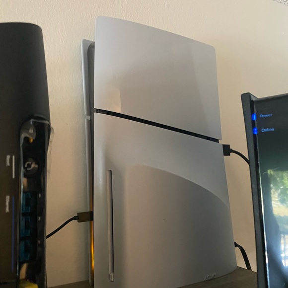 Ps5 bundle comes with 2 controllers ,madden,  mw3 and headset - Picture 2 of 3